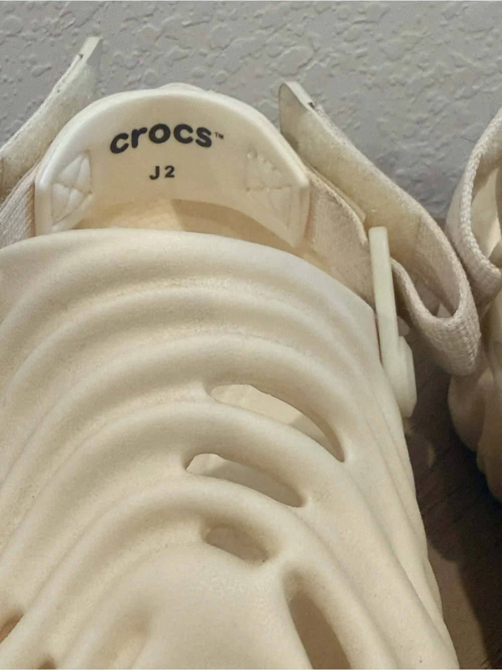 CROCS Off-White Sculpted Foam Sandals